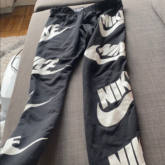 Nike leggings (workout material) worn once - Picture 5 of 5